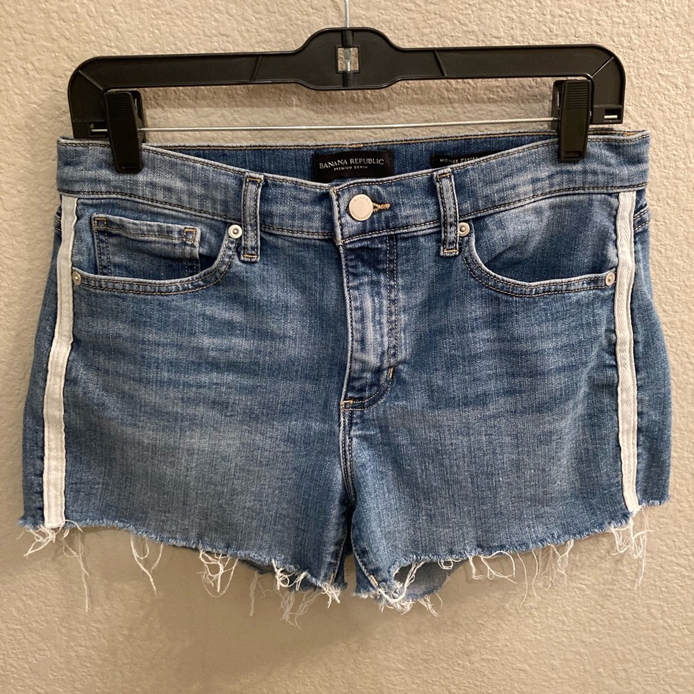Banana Republic mid rise cut off shorts, size 28, 3” inseam